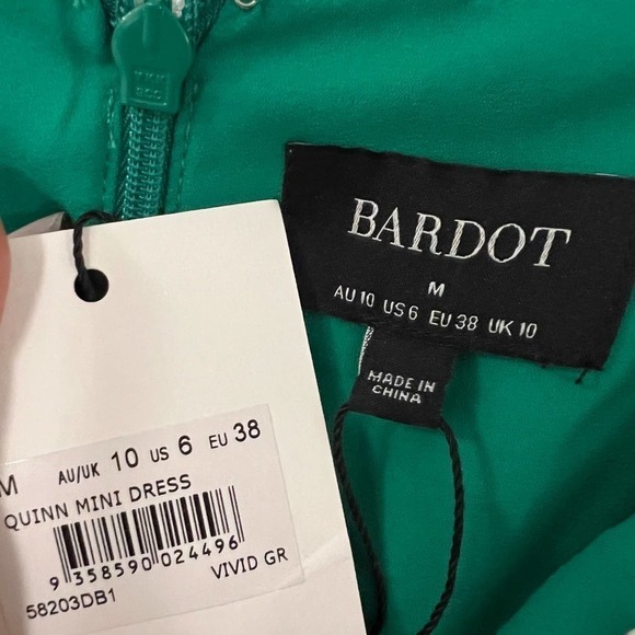 Bardot $139 Quinn Mini Ruched Dress Vivid Green Size Medium NWT - Picture 4 of 6